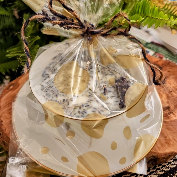 * Low Start*Artisan Candle, handpoured/ blended  soy wax,. Lavender blend - Picture 5 of 6